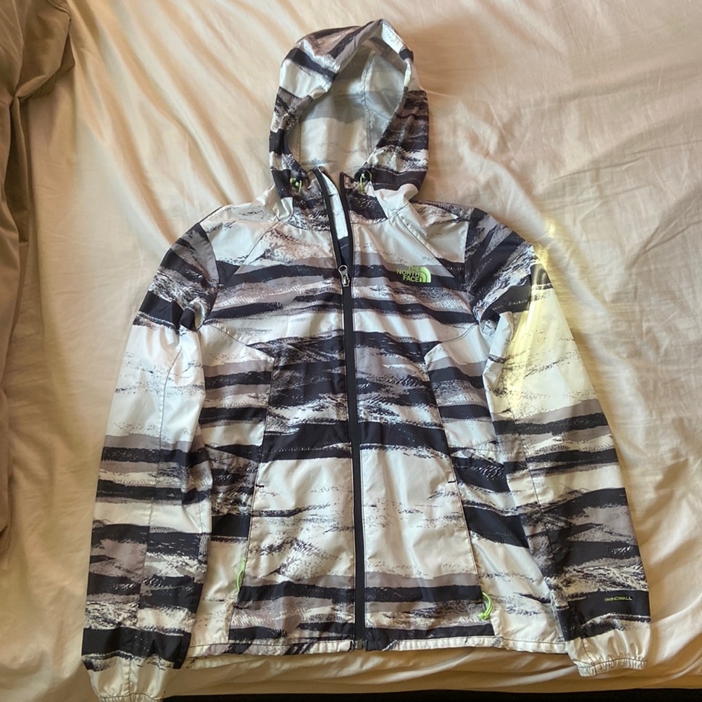 Woman’s north face wind breaker